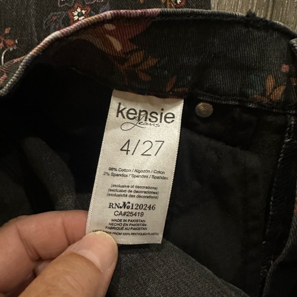 Kensie Vintage Luxe Jeans - Picture 9 of 13